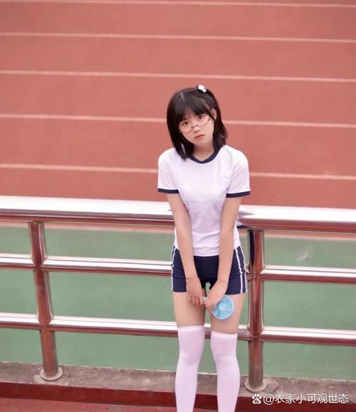 穿白丝9和体操服的宠物模特背后有什么有趣的故事？