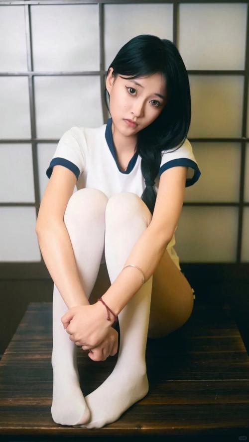 穿白丝9和体操服的宠物模特背后有什么有趣的故事？